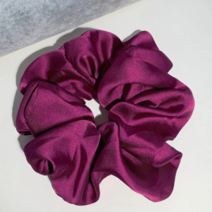 Een cute haarelastiek scrunchie, van zijde stof.